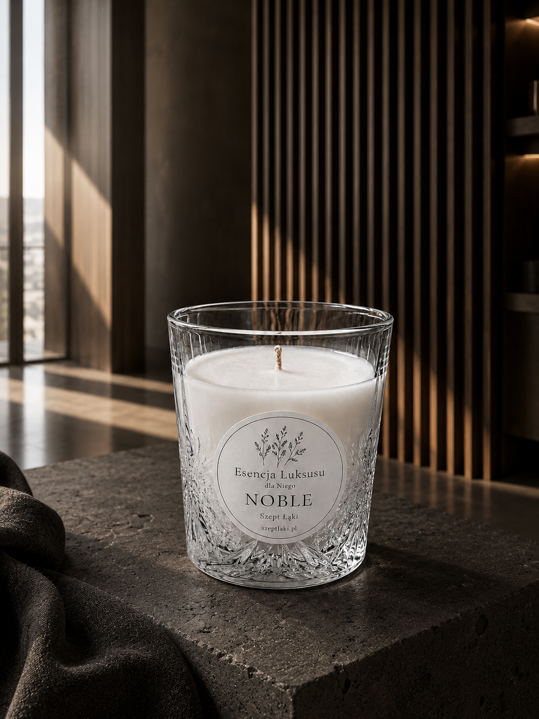 Naturalna świeca sojowa Noble w eleganckiej aranżacji wnętrza